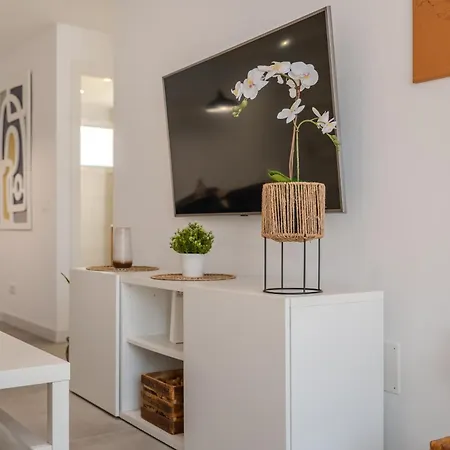 Apartman Moderno Con Piscina En *