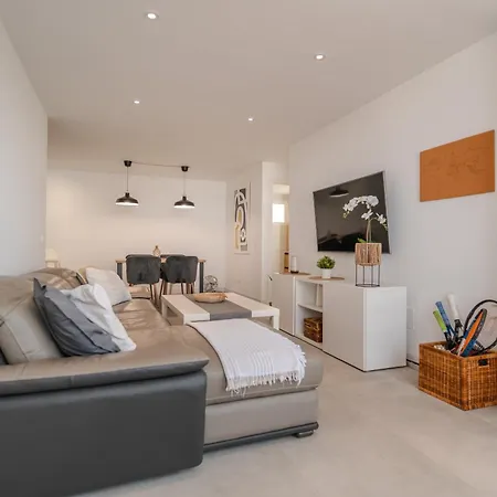 Apartman Moderno Con Piscina En *
