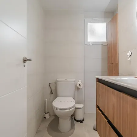 Moderno Con Piscina En