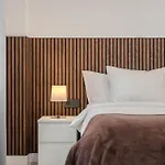 Moderno Con Piscina En Lejlighed