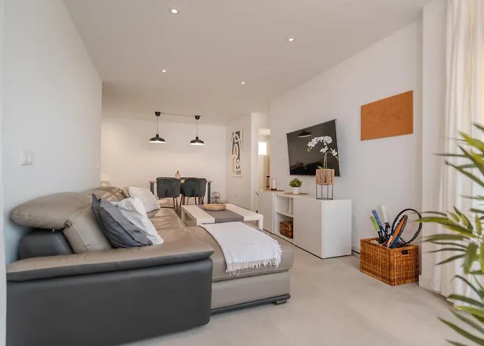 アパート Moderno Con Piscina En *