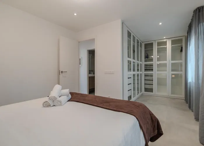 Moderno Con Piscina En アパート アデヘ