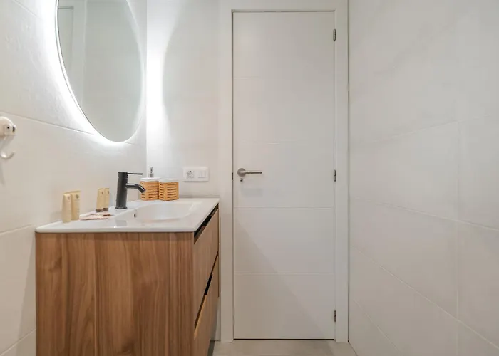 アパート Moderno Con Piscina En アデヘ