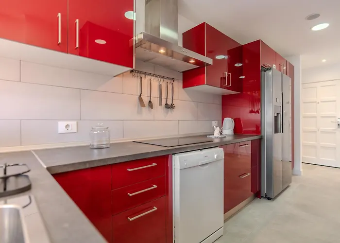 Moderno Con Piscina En * アデヘ