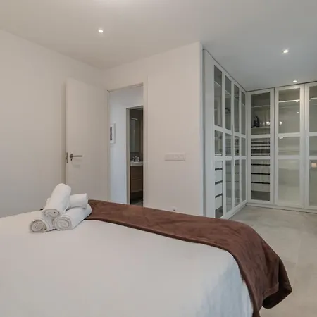 Moderno Con Piscina En アパート アデヘ