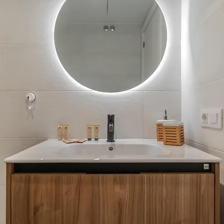 Moderno Con Piscina En アデヘ