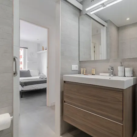 アパート Moderno Con Piscina En アデヘ