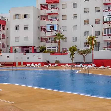 Moderno Con Piscina En